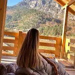 Jezerca بيت للعطل *